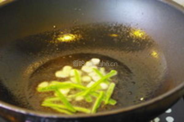 蒜香吞拿鱼意面的做法图解3