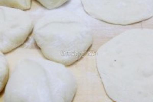 小白菜柳叶煎包的做法图解9