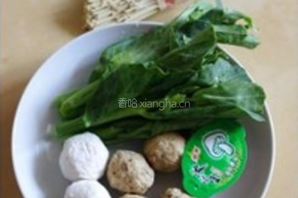 贡丸鲜蔬面的做法图解1