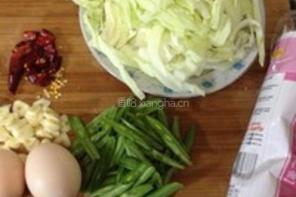 鸡蛋炒挂面的做法图解1