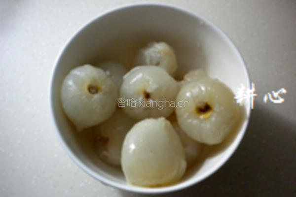 荔枝烩虾仁的做法图解2