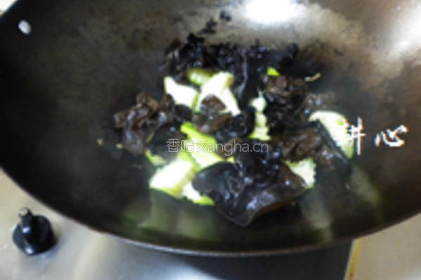 冬菜丝瓜炒木耳的做法图解9