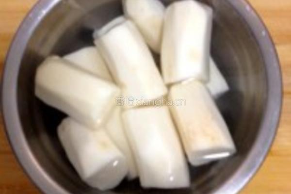 养胃健脾淮山红菇煲猪肚的做法图解3