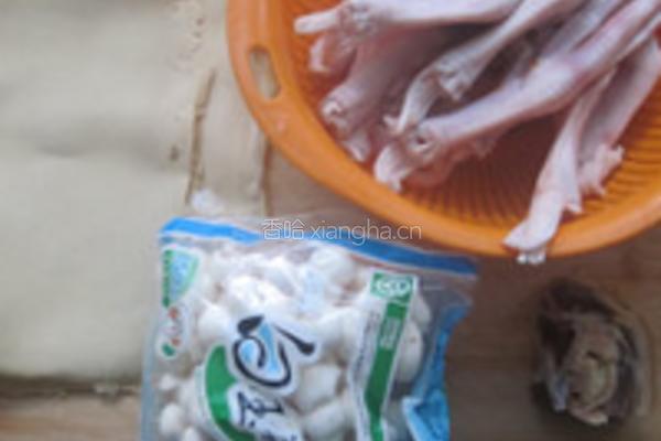 鸭掌菌菇千张汤的做法图解1