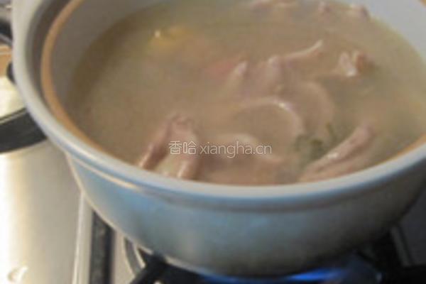 鸭掌菌菇千张汤的做法图解5