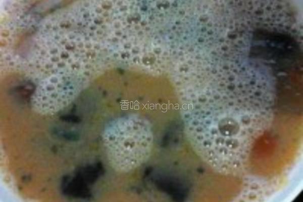 皮蛋咸蛋蒸鸡蛋的做法图解3