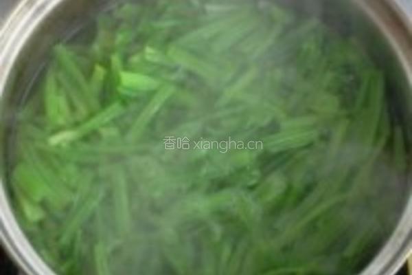 芹菜炒鱿鱼的做法图解4