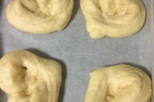 金枪鱼爱心面包的做法图解2
