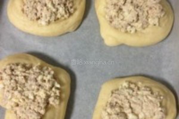 金枪鱼爱心面包的做法图解4