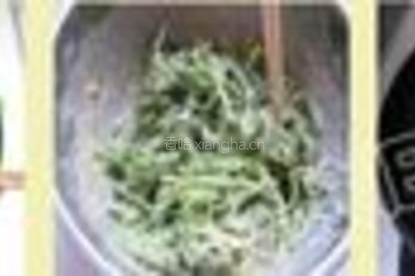 茼蒿鸡蛋饼的做法图解2