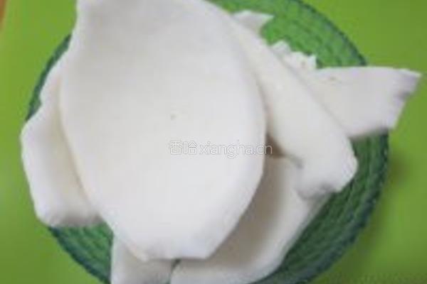 鲜榨椰子汁的做法图解1