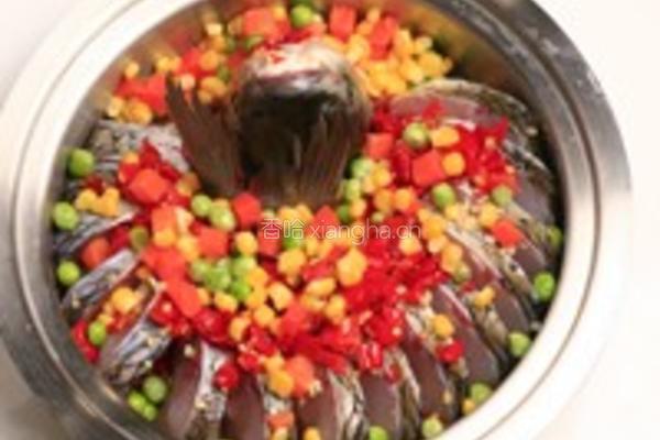 云南剁椒酱蒸鱼的做法图解4