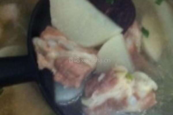 猪骨白萝卜汤的做法图解3