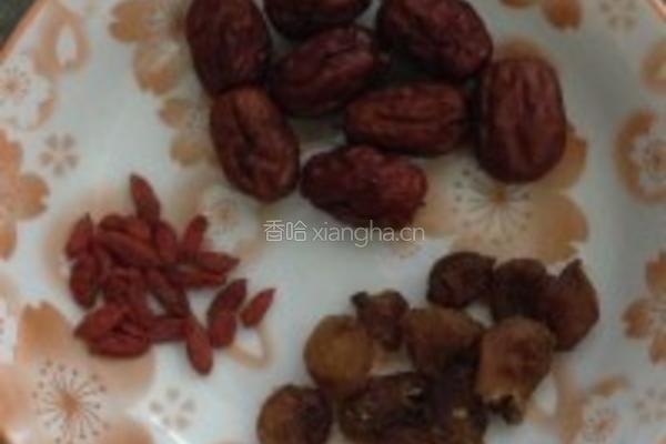 小米桂圆补血粥的做法图解2