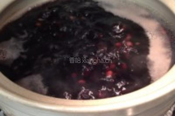 黑米红豆百合粥的做法图解4
