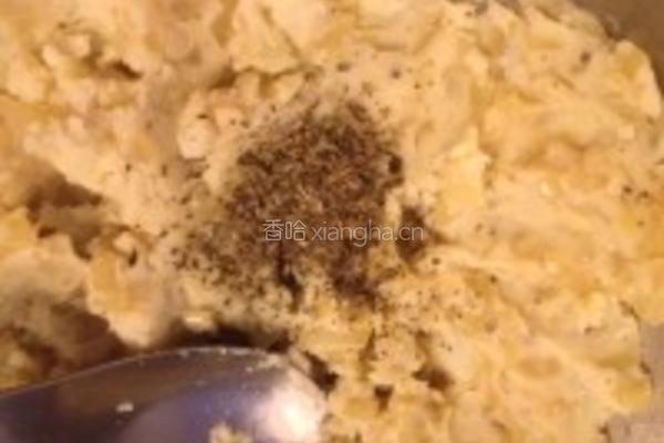 酒烹虾配龙利鱼黄油杂菜土豆泥的做法图解12