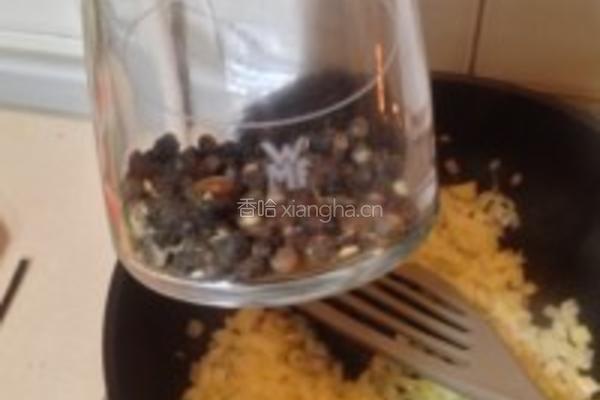 酒烹虾配龙利鱼黄油杂菜土豆泥的做法图解7