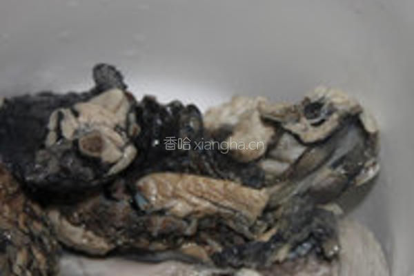 阿胶炖乌鸡的做法图解3