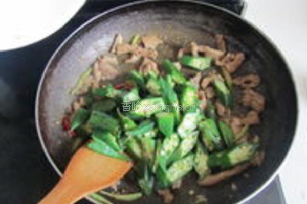 肉丝炒黄秋葵的做法图解5