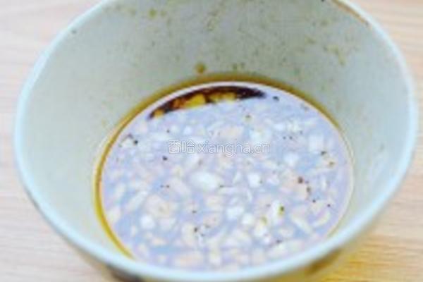 黄瓜拌变蛋的做法图解4