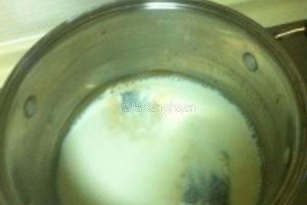 奶香玫瑰红茶的做法图解2