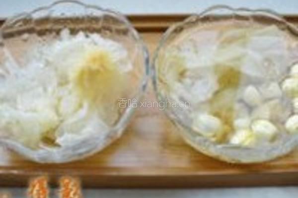 白莲茶树菇乳鸽汤的做法图解1