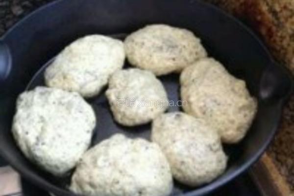 黑豆黑芝蔴玉米饼的做法图解1