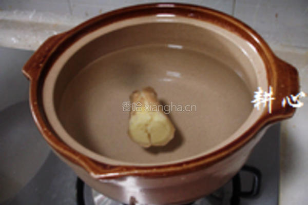 茼蒿鲫鱼汤的做法图解4