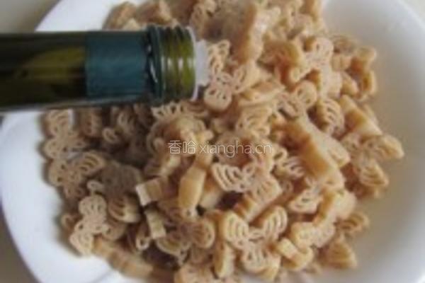 香菇酱意粉的做法图解3