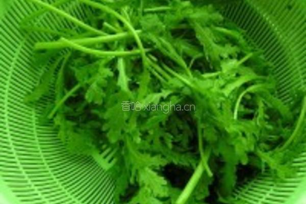 葡萄醋茼蒿沙拉的做法图解3