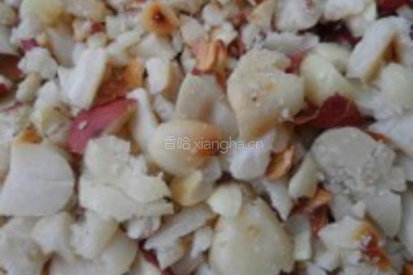陈醋果仁菠菜的做法图解1