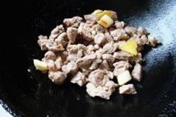 杂蔬粉丝炖羊肉的做法图解3