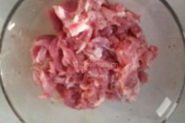 木耳春笋炒肉片的做法图解2