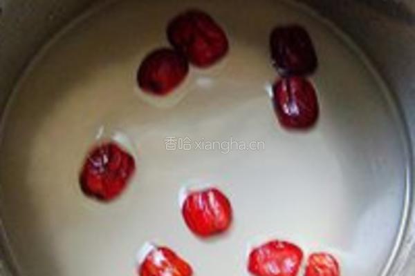 板栗红枣粥的做法图解1