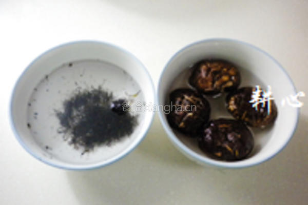 发菜香菇肉丸粥的做法图解2