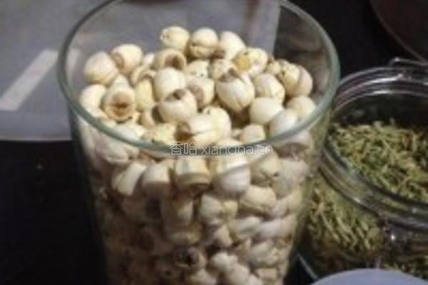 金银花莲子粥的做法图解1
