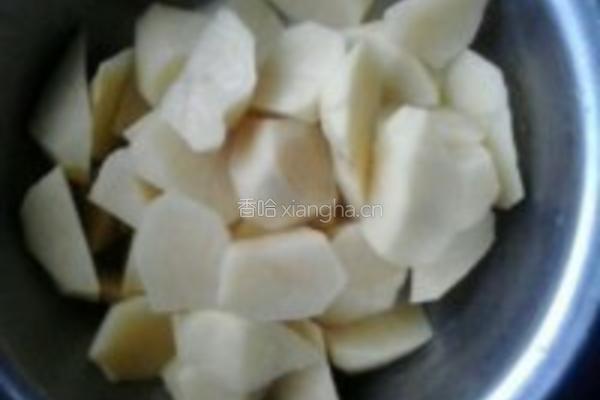 八爪鱼炖土豆的做法图解2