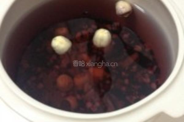 简单方便版之百合莲子红豆黑米粥的做法图解1