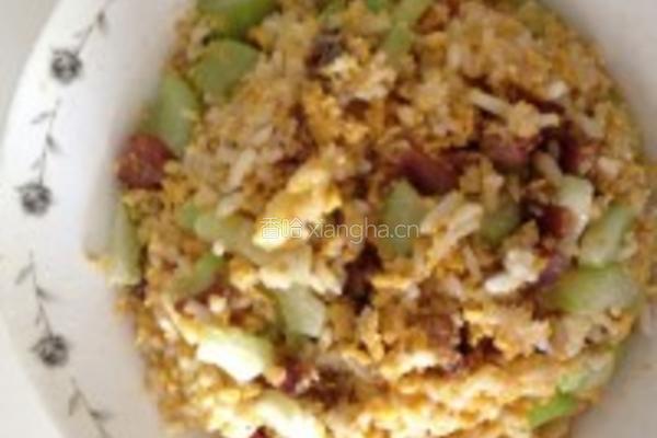 鱼子香肠鸡蛋炒饭的做法图解3