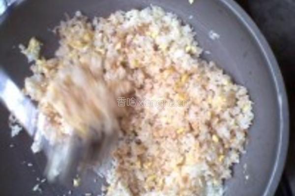 黄金蛋炒饭的做法图解3