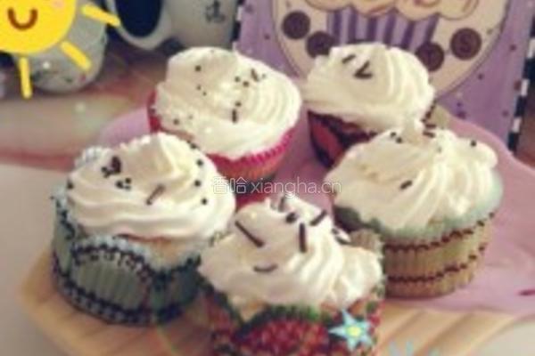 椰子烤棉花糖夹心cupcake的做法图解4