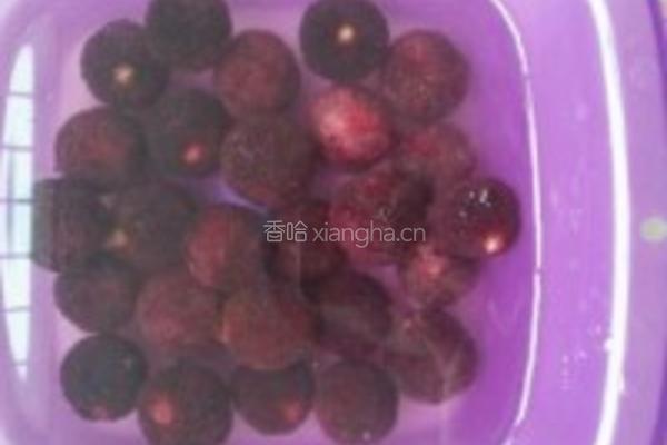 好吃的杨梅的做法图解1