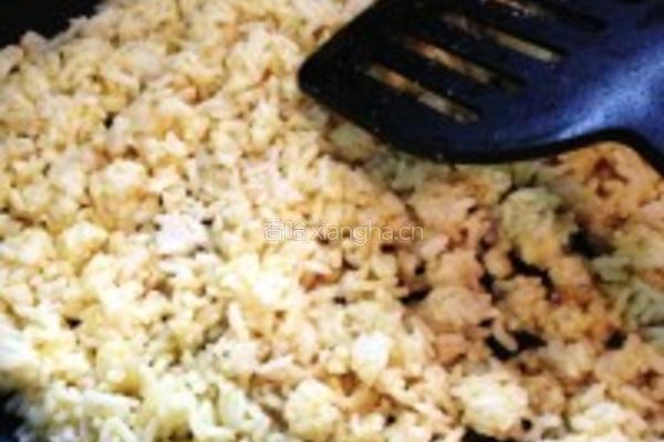 黄金肉松炒饭的做法图解3
