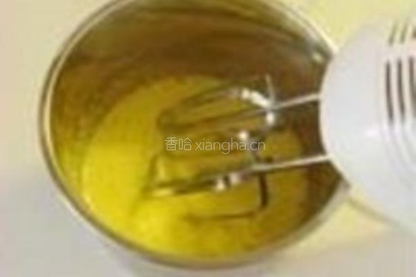 淋酱巧克力树莓蛋糕卷的做法图解1