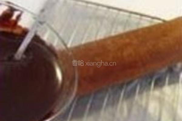 淋酱巧克力树莓蛋糕卷的做法图解14