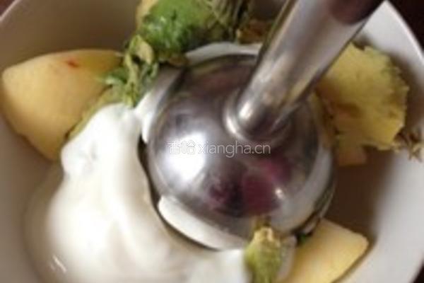 香甜牛油果奶昔的做法图解2