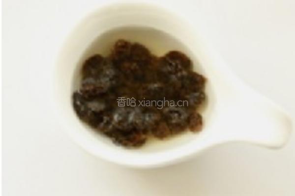 黄桃葡萄干面包布丁的做法图解3