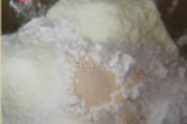 肉松香肠包and培根海苔包的做法图解3
