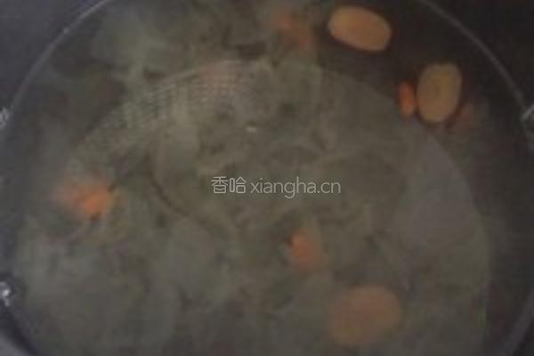 桂圆莲子红枣炖银耳的做法图解5