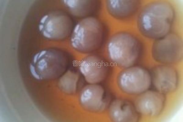 桂圆蜜豆炖蛋的做法图解1